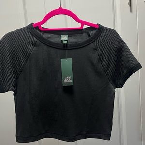 black cropped tee